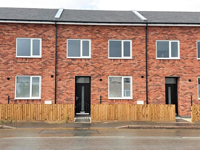 3 Bedroom Terraced House For Sale In Gipsy Lane, Leicester, LE4