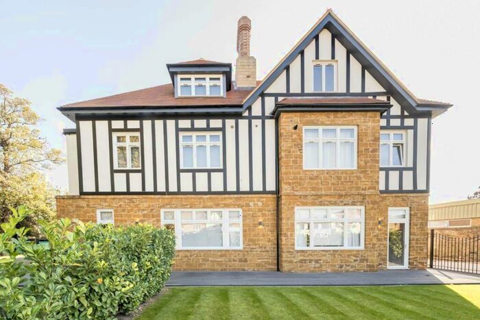 3 Bedroom Flat To Rent In Brampton Grove, London, NW4