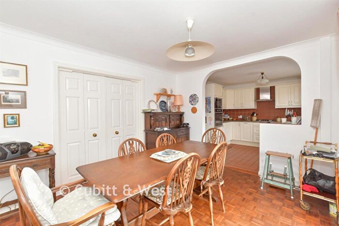 3 Bedroom Town House For Sale In Oyster Street, Portsmouth, Hampshire, PO1