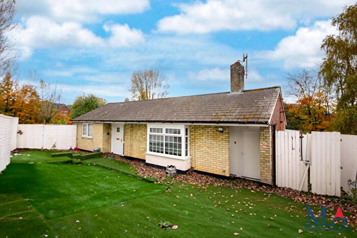 2 Bedroom Detached Bungalow For Sale In Queensway, Shenley, WD7