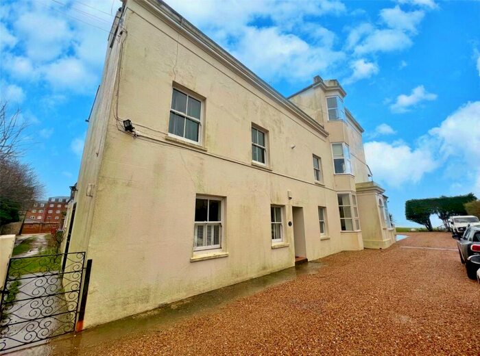 2 Bedroom Flat To Rent In Marine Parade, Bognor Regis, West Sussex, PO21