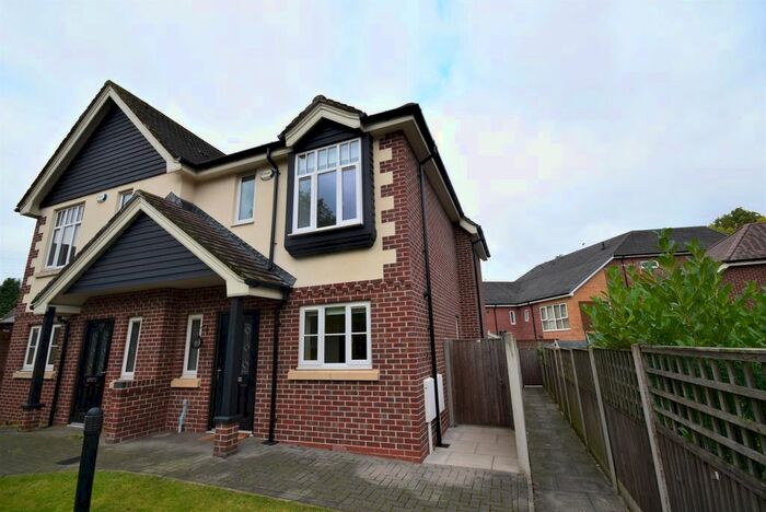 3 Bedroom Property To Rent In Compstall Road, Romiley, Stockport, SK6