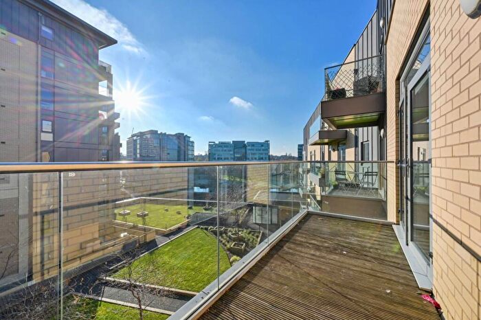 2 Bedroom Flat To Rent In Lakeside Drive, Park Royal, London, NW10