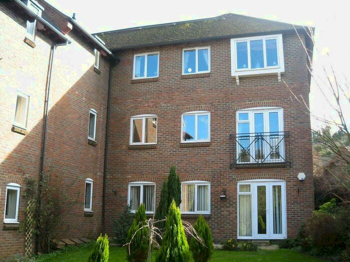 2 Bedroom Flat To Rent In Ockford Road, Godalming, Surrey, GU7