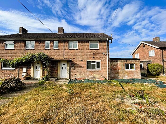 4 Bedroom Semi-Detached House To Rent In Brownhill Road, North Baddesley, Southampton, SO52
