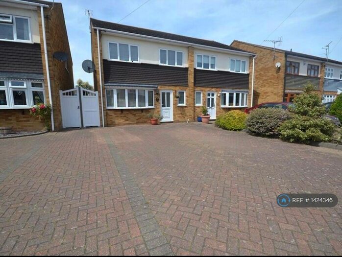 4 Bedroom Semi-Detached House To Rent In Hampshire Gardens, Linford, Stanford-Le-Hope, SS17