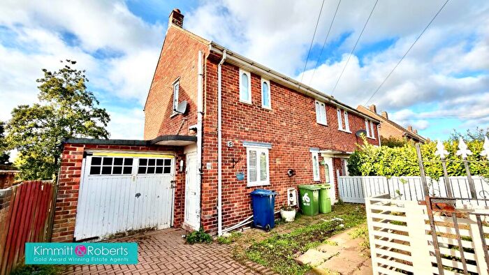 3 Bedroom Semi-Detached House For Sale In Grasmere Avenue, Easington Lane, Houghton Le Spring, Tyne And Wear, DH5