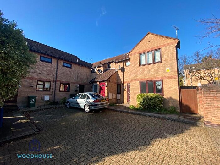 1 Bedroom Flat To Rent In Hornbeams Rise, London, N11