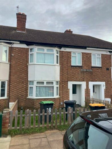 3 Bedroom Semi-Detached House To Rent In Broad Avenue, Bedford, Bedfordshire, MK42