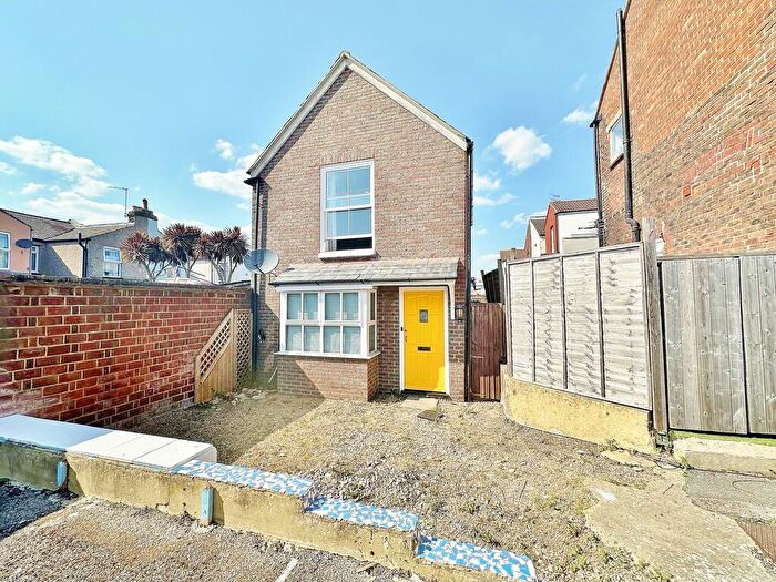 1 Bedroom Detached House For Sale In Gladys Avenue, North End, PO2