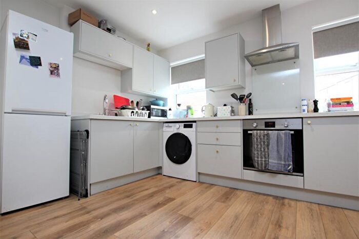 3 Bedroom Flat To Rent In Warden Road - Bedminster, BS3