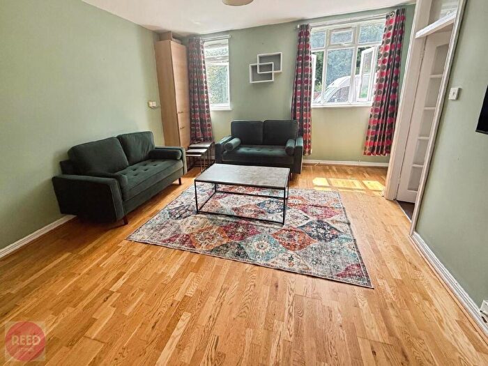 2 Bedroom Flat To Rent In Exeter House, Selly Oak, Birmingham, West Midlands, B29