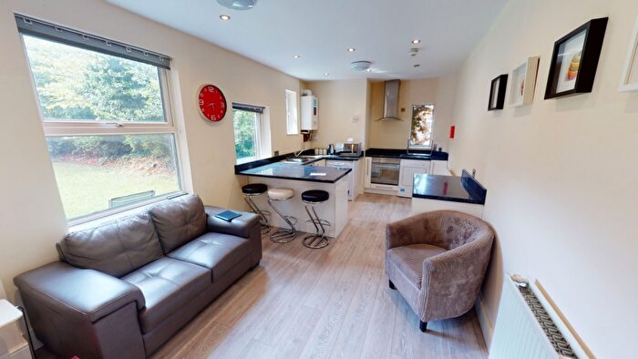 3 Bedroom Flat To Rent In Flat, Derby Road, Nottingham, NG7