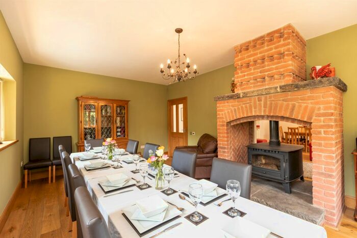 7 Bedroom Detached House For Sale In Trelewis, Treharris, CF46