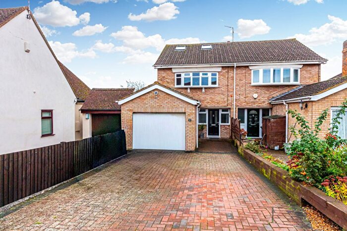 4 Bedroom Semi Detached House For Sale In Fern Road, Rushden, NN10