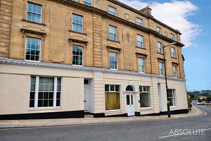2 Bedroom Flat For Sale In Babbacombe Road, Torquay, TQ1