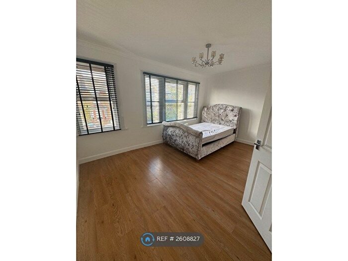4 Bedroom Terraced House To Rent In Highworth Road, London, N11