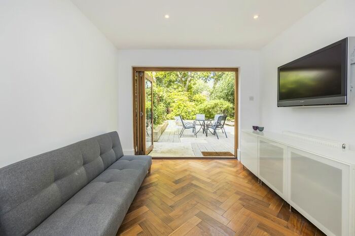 2 Bedroom Flat To Rent In Tyrwhitt Road, London, SE4