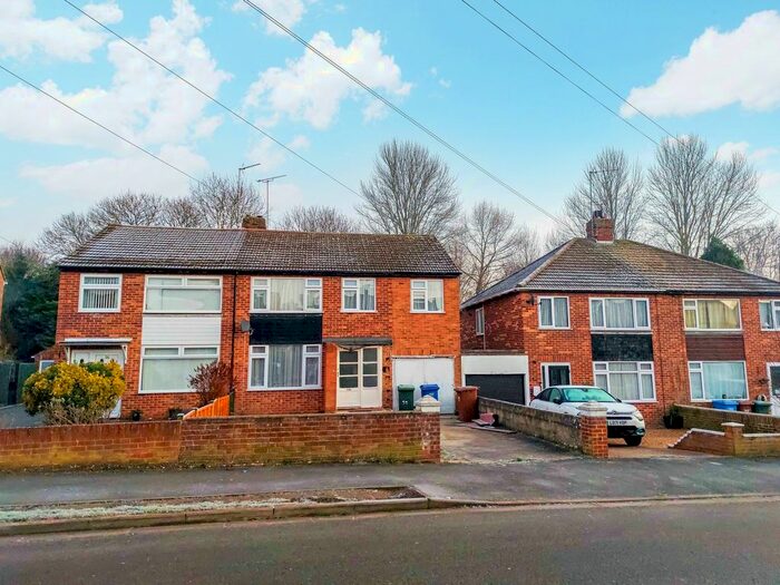 4 Bedroom Semi-Detached House To Rent In Hillview Crescent, Banbury, Oxfordshire OX16