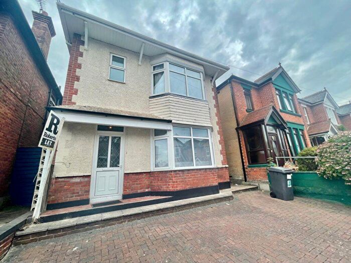 4 Bedroom House To Rent In () Student House Frederica Road, Winton, P00