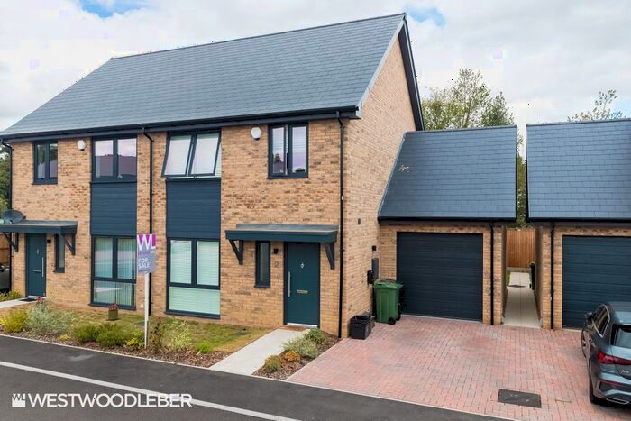 3 Bedroom Semi-Detached House To Rent In New River Gardens, Wormley, Broxbourne, EN10