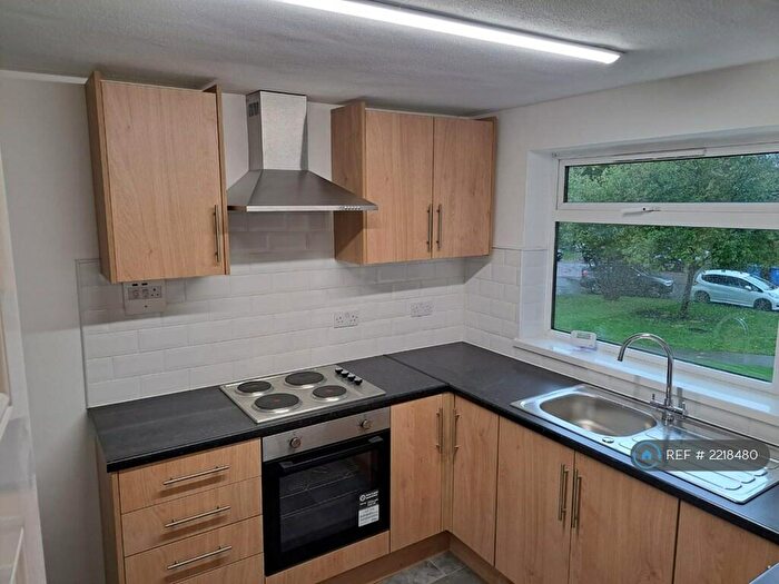 2 Bedroom Flat To Rent In Chantry Close, Windsor, SL4