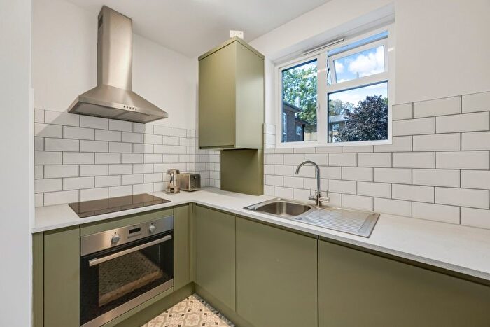 1 Bedroom Flat To Rent In Buckingham Lodge, Muswell Hill, N10