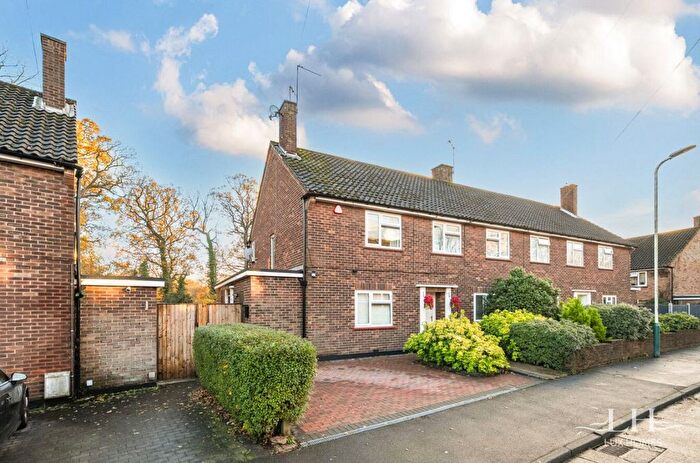 2 Bedroom Maisonette For Sale In Haydock Close, Hornchurch, RM12