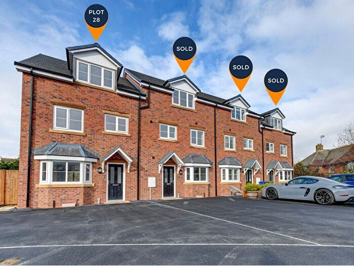 4 Bedroom Town House For Sale In Highfield Road, Whitby, North Yorkshire, YO21