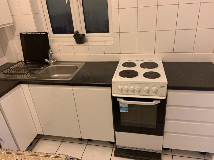 2 Bedroom Maisonette To Rent In Hounslow, Middlesex, TW5