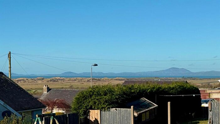 3 Bedroom Bungalow For Sale In Bro Enddwyn, Dyffryn Ardudwy, LL44
