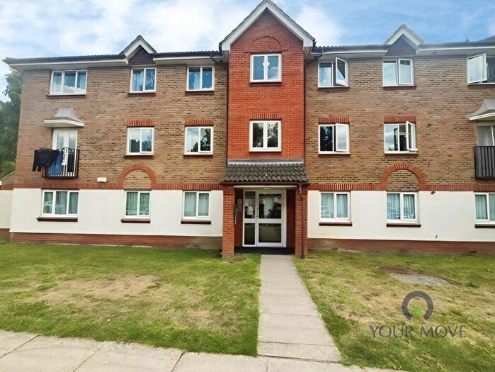 2 Bedroom Flat To Rent In Lindisfarne Gardens, Maidstone, Kent, ME16