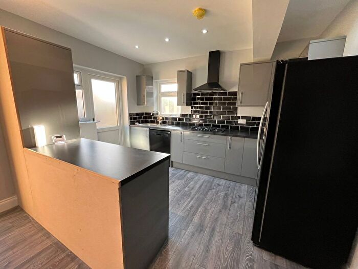 4 Bedroom End Of Terrace House To Rent In New Road, Bedfont, Feltham, TW14