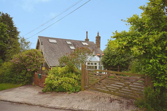 4 Bedroom Detached House For Sale In Bradford Road, Huddersfield, HD2