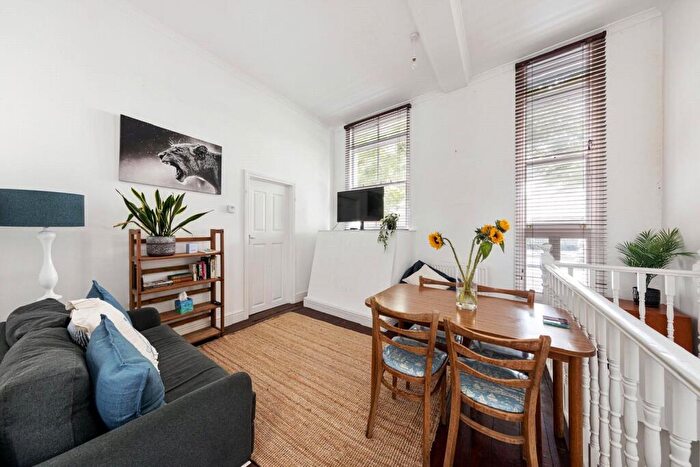 2 Bedroom Duplex For Sale In Gosset Street, London, E2