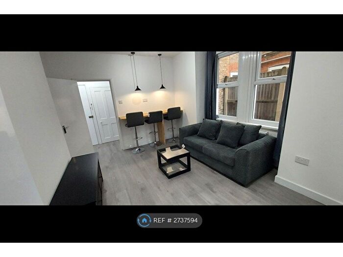 2 Bedroom Flat To Rent In Gilbey Road, London, SW17