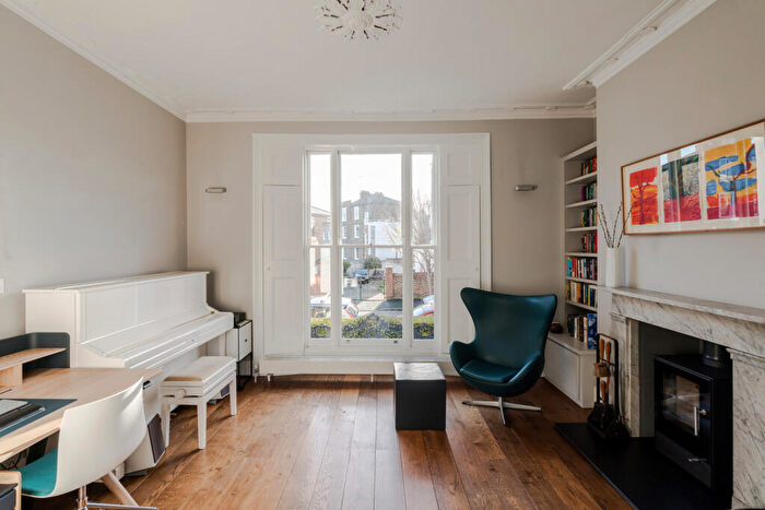 4 Bedroom Semi Detached House For Sale In Buckingham Road Iii, London, N1