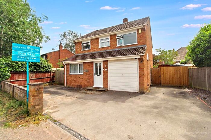 4 Bedroom Detached House For Sale In Oak Tree Walk, Purley On Thames, Reading, RG8
