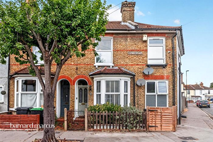 3 Bedroom End Of Terrace House For Sale In Hastings Road, Croydon, CR0
