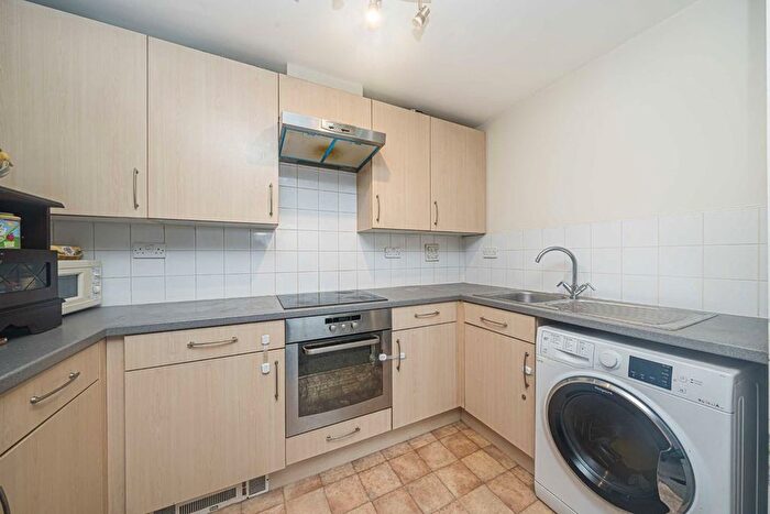 1 Bedroom Flat For Sale In Bedfont Lane, Feltham, TW13