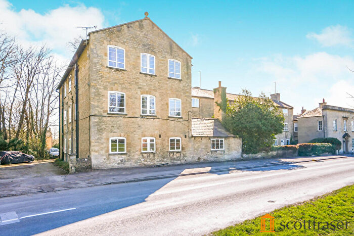 2 Bedroom Flat To Rent In Woodgreen, Witney, OX28