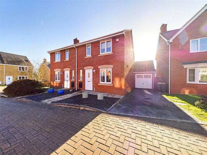3 Bedroom Semi-Detached House To Rent In Renard Rise, Stonehouse, Gloucestershire, GL10