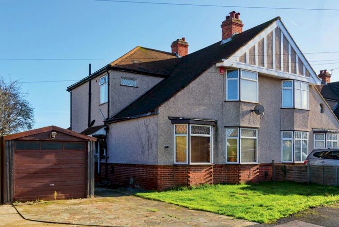 3 Bedroom Semi-Detached House To Rent In Heathview Crescent Dartford, DA1