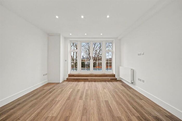 1 Bedroom Apartment For Sale In Caspian House, Chase Side, Southgate, N14