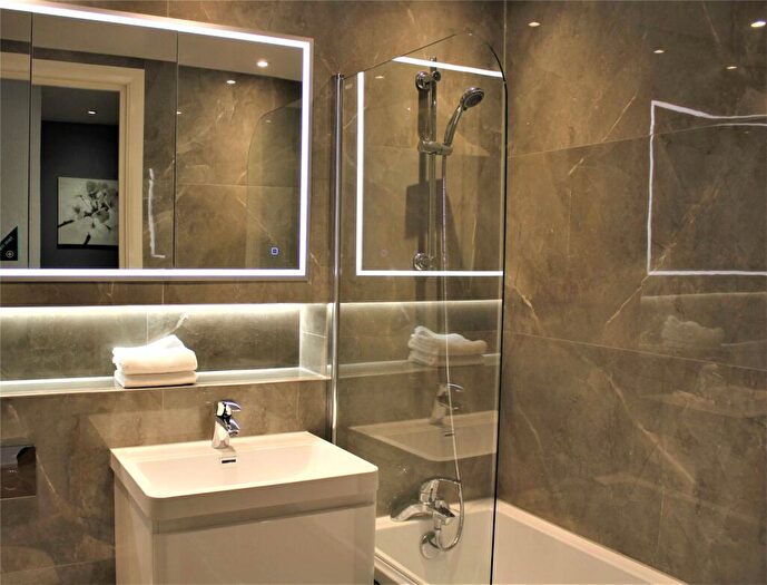 2 Bedroom Apartment To Rent In Dingley Road, Islington, London, EC1V