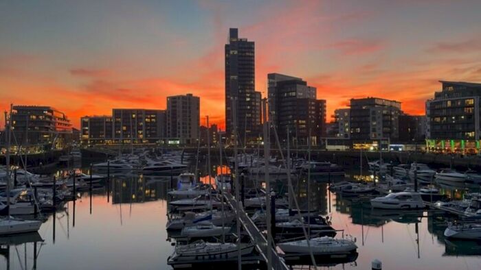 3 Bedroom Apartment To Rent In The Hawkins Tower, Admirals Quay, SO14