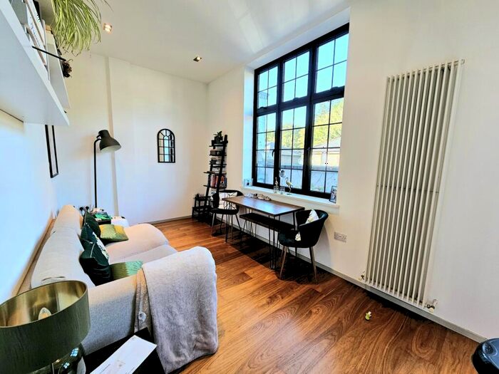 2 Bedroom Apartment To Rent In Archway Road, Highgate, N6