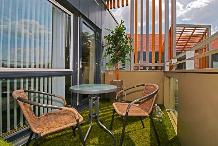2 Bedroom Apartment For Sale In Elliotts Way, Chatham, ME4
