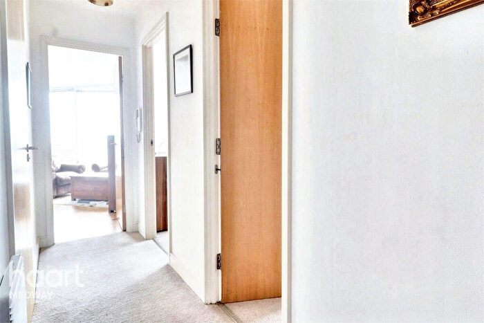2 Bedroom Flat For Sale In Dock Head Road, Chatham, ME4