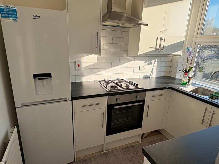 2 Bedroom Flat To Rent In Alexandra Grove, Finchley, N12